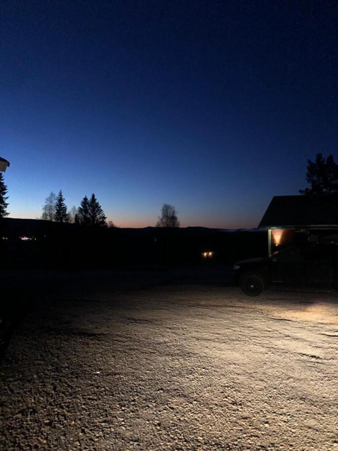 Mysig Timmerstuga Med Braskamin Naera Hovfjaellet 토르스뷔 외부 사진